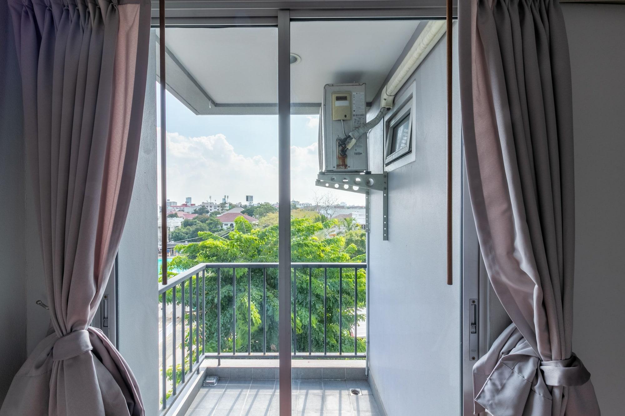 Resortel Lat Phrao 91 Bangkok Exterior photo